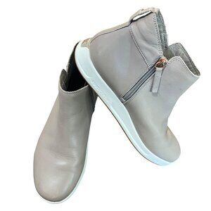 KURU Cloud Tempo Leather Ankle Bootie Women's Size 9.5 Water Resistant Taupe